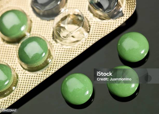 グリーンの薬ブリスタパック - 水膨れのストックフォトや画像を多数ご用意 - 水膨れ, 緑色, 錠剤