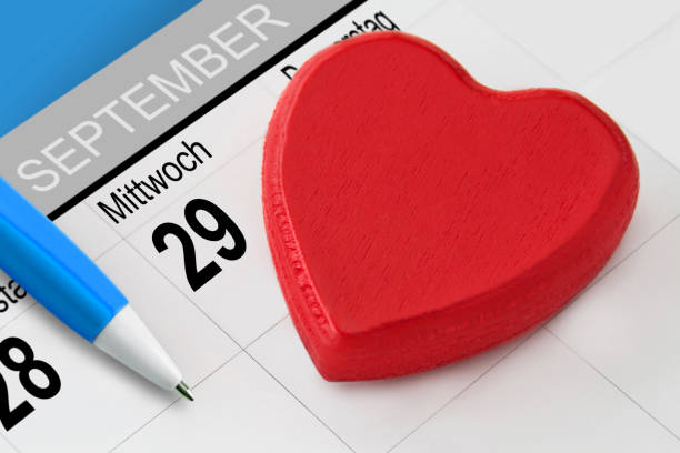istock Calendar Wednesday September 29  2021 and red heart 1340239022