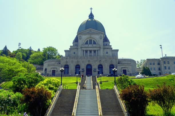 facciata dell'oratorio di san giuseppe a montreal canada - st joseph oratory foto e immagini stock