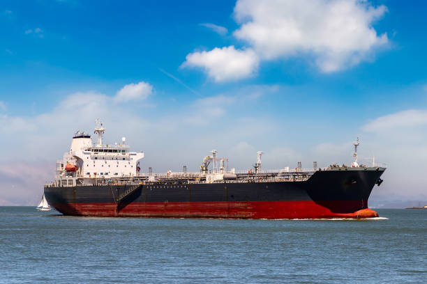 öltanker in san francisco - tugboat shipping tanker industrial ship stock-fotos und bilder