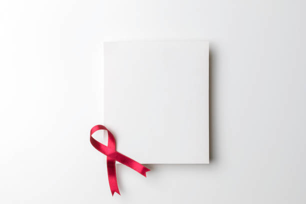 인식 리본이 있는 빈 카드 - ribbon banner aids awareness ribbon red 뉴스 사진 이미지