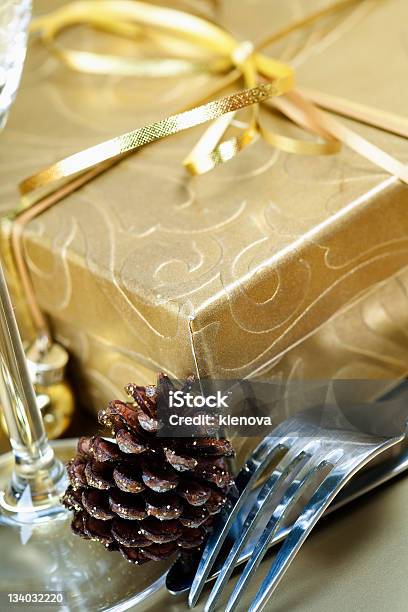 크리스마스 선물 공휴일에 대한 스톡 사진 및 기타 이미지 - 공휴일, 그릇, 금-금속