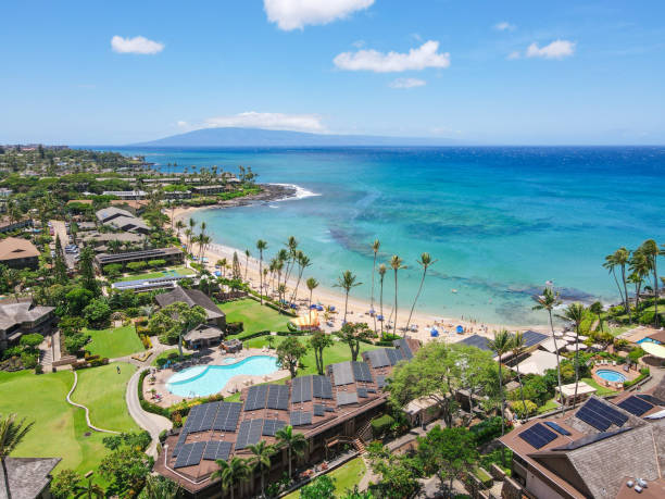 vista aerea della costa di kapalua a maui, hawaii - maui foto e immagini stock