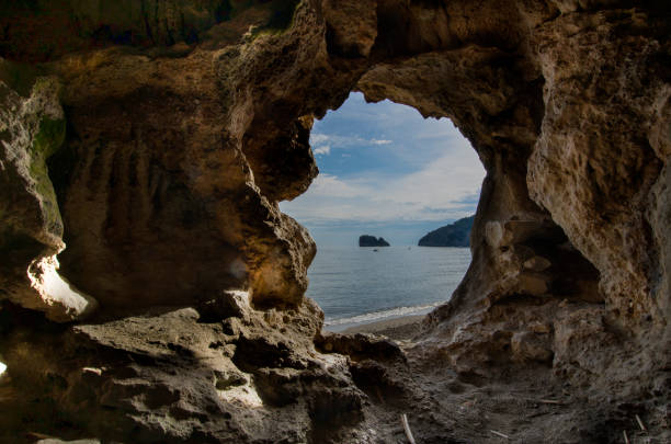 palinuro, cueva, roca de conejo - skerries fotografías e imágenes de stock