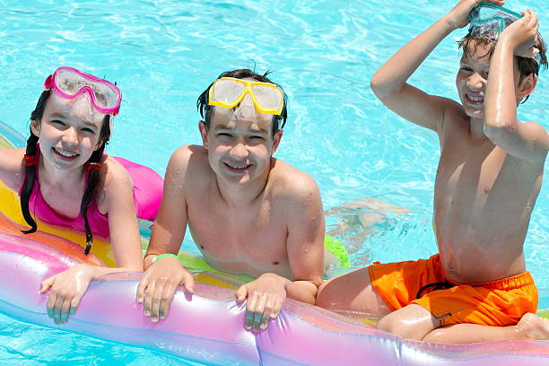 istock Children in swimming pool 134036579