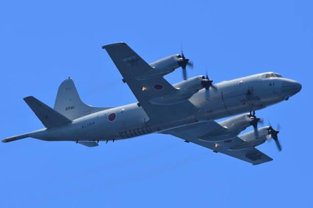 força marítima de autodefesa do japão lockheed martin p-3c orion antissubmarino e aeronave de vigilância marítima. - japanese military - fotografias e filmes do acervo