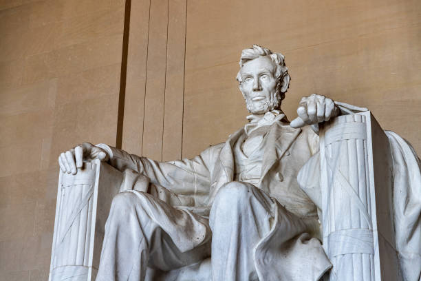 estatua de abraham lincoln en washington - abraham lincoln washington dc statue president fotografías e imágenes de stock