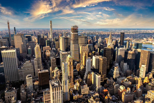 aerial view of manhattan at sunset - manhattan imagens e fotografias de stock