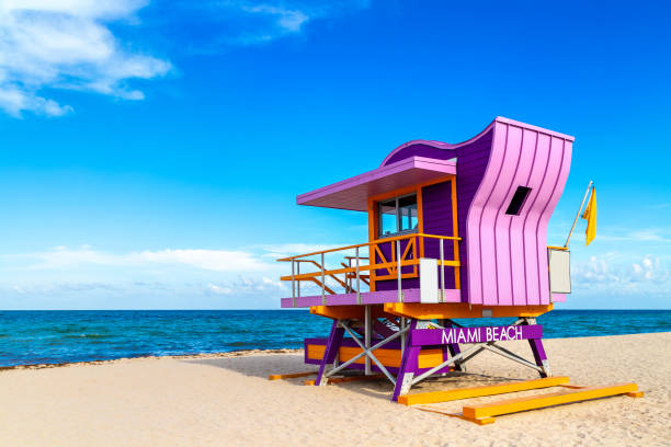 torre del bagnino a miami beach - usa coastline miami florida sky foto e immagini stock
