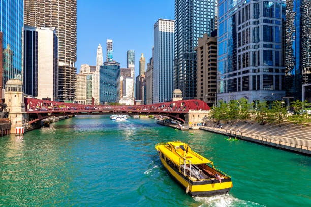 istock Sightseeing cruise at Chicago river 1340399500