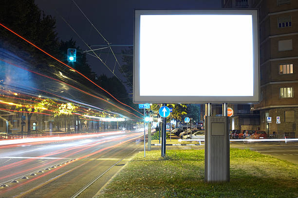빌보드 상세 야간에만 - commercial sign illuminated urban scene outdoors 뉴스 사진 이미지