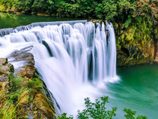 One of the most iconic waterfalls of Taiwan, Shifen Falls is an impressive sight to behold.