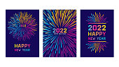 Frohes neues Jahr 2022 mit buntem Feuerwerk