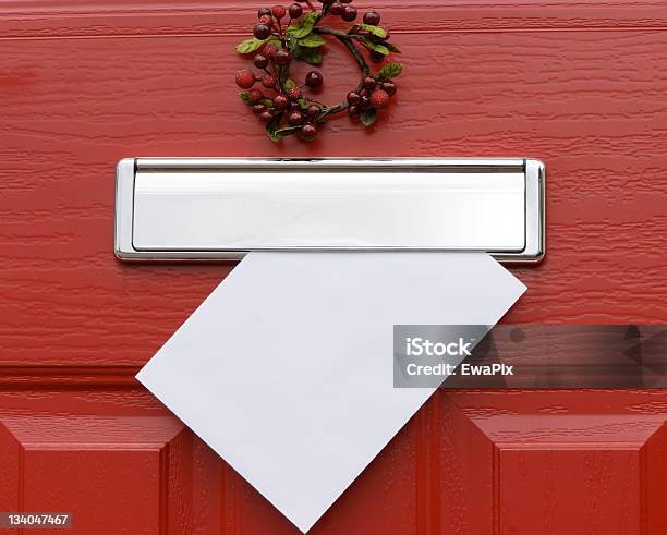 Red Door Navidad Carta Foto de stock y más banco de imágenes de Buzón de cartas - Buzón de cartas, Navidad, Correos