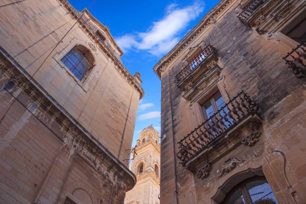 typical city view of lecce old town in southern italy:  in the background the bell tower of lecce cathedral dedicated to the assumption of the virgin mary. - baroque style lecce italy puglia imagens e fotografias de stock