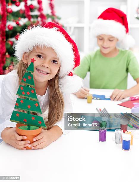 Niños De Navidad Decoración Y Tarjetas Postales Foto de stock y más banco de imágenes de Navidad - Navidad, Niño, Artesanía