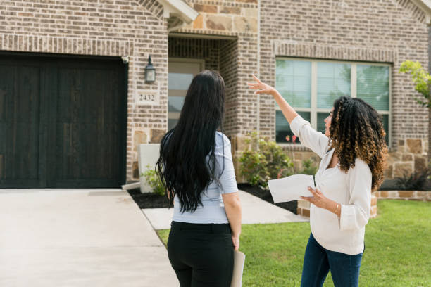 istock Potential buyer asks real estate agent questions about property 1340553904