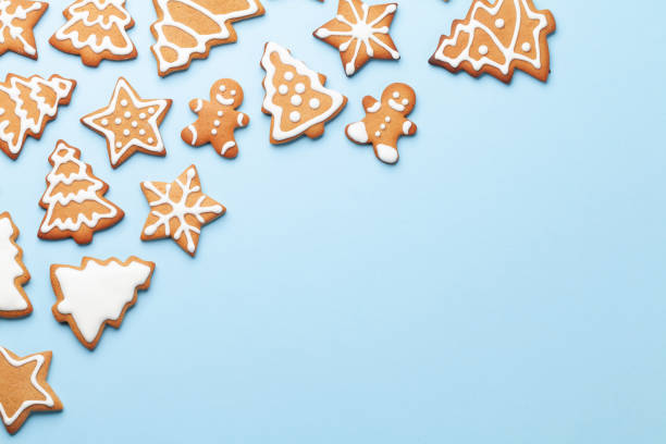 istock Christmas card with gingerbread cookies 1340557291