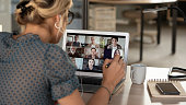 sprechen-und-arbeiten-an-videoanrufen.jpg?b=1&s=170x170&k=20&c=3ZbYkJNhj9evIE3gfeYw1YdC7hr3S5xo68QEws2paFU=