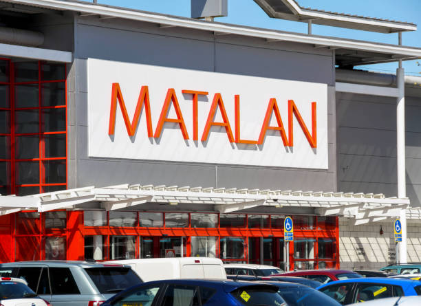 Branch of Matalan in a retail park with cars parked in the foreground Merthyr Tydfil, Wales - April 2018: Entrance to a branch of Matalan with car park in the foreground merthyr tydfil stock pictures, royalty-free photos & images