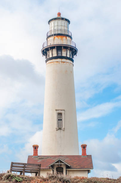 faro de pigeon point - pigeon point lighthouse fotografías e imágenes de stock