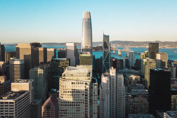 san francisco skyscrapers areal shot - areal stockfoto's en -beelden