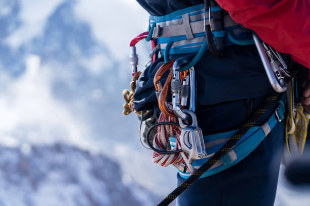 man with climbing equipment. - haak apparatuur stockfoto's en -beelden