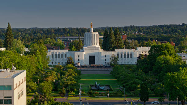 Mall in Front of Oregon State Capitol Building - Aerial Aerial shot of the state capitol building in Salem, Oregon on a summer evening. 

Airspace authorization was obtained from the FAA for this operation. oregon us state photos stock pictures, royalty-free photos & images