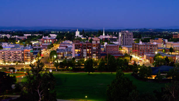 istock Salem, Oregon at Night - Aerial 1340606100