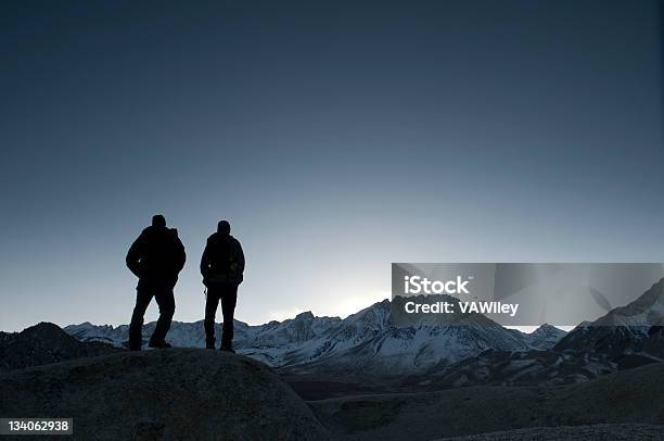 Gli Amici - Fotografie stock e altre immagini di Alpinismo - Alpinismo, Ambientazione esterna, Ambientazione tranquilla