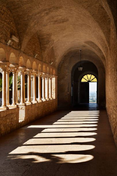 Cloister of Valvisciolo Abbey Cistercian Valvisciolo Abbey near Sermoneta ,part of medieval cloister sermoneta stock pictures, royalty-free photos & images