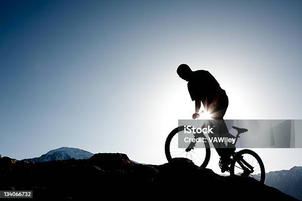 Montanha Mountain Biker - Fotografias de stock e mais imagens de Céu dramático - Céu dramático, Estupefação, Movimento