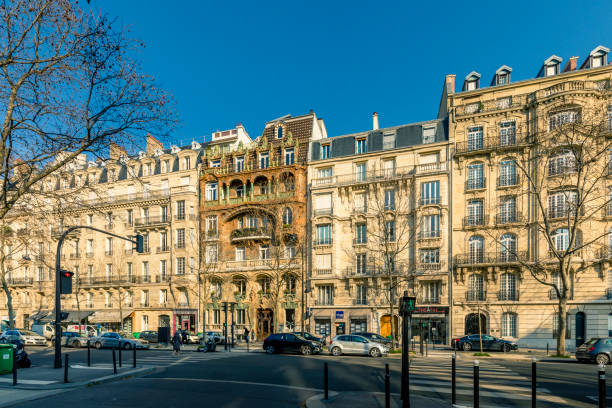 el magnífico edificio art nouveau lavirotte en rapp avenue en parís - art nouveau door paris france luxury fotografías e imágenes de stock