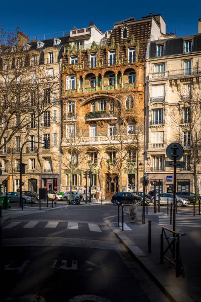 wspaniały secesyjny budynek lavirotte przy rapp avenue w paryżu - art nouveau door paris france luxury zdjęcia i obrazy z banku zdjęć