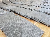 mehrere-granithaufen-die-getrocknet-wurden-bevor-sie-auf-dem-boden-installiert-wurden.jpg?b=1&s=170x170&k=20&c=WYDjKYc1Osn_d9SegoOXACO4HTbWjijbtEX4n1NIC4Q=