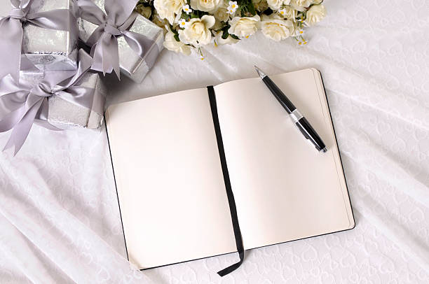 casamento presentes e escrita manual - guest book note pad writing diary imagens e fotografias de stock
