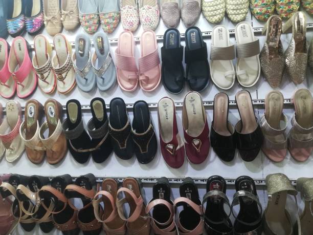 Street shoe market