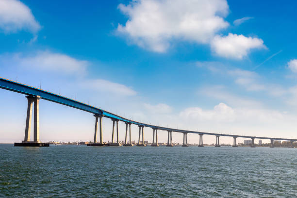 サンディエゴのコロナド橋 - coronado bay bridge san diego california skyline california ストックフォトと画像