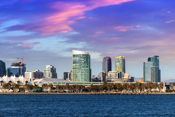 マリーナ地区のサンディエゴ湾 - day san diego california harbor downtown district ストックフォトと画像