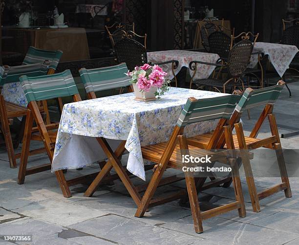 Café Im Außenbereich Stockfoto und mehr Bilder von Blume - Blume, Café, Entspannung