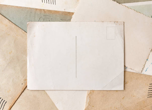 vintage-postkarte auf altem grungepapier und umschlägen hintergrund. - old envelope stock-fotos und bilder