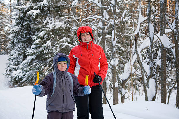 istock Mum with the son on skis 134079408