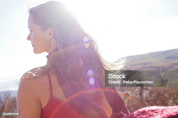 Elegancia Foto de stock y más banco de imágenes de Mujeres - Mujeres, Fémina, Perfil - Vista de costado