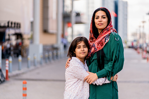 madre e hija de Oriente Medio photo