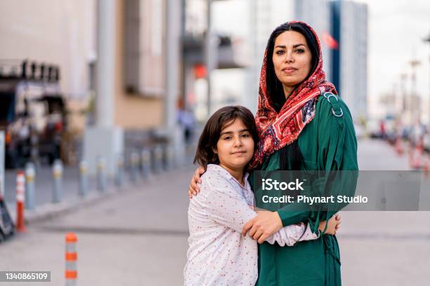 Middle Eastern Mother And Daughter Stock Photo - Download Image Now - Refugee, Emigration and Immigration, Middle Eastern Ethnicity