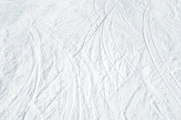 piste bianche da sci - ski trace foto e immagini stock