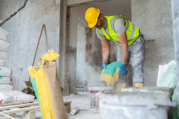 construction worker mixing grout - plasterer construction site manual worker plaster imagens e fotografias de stock