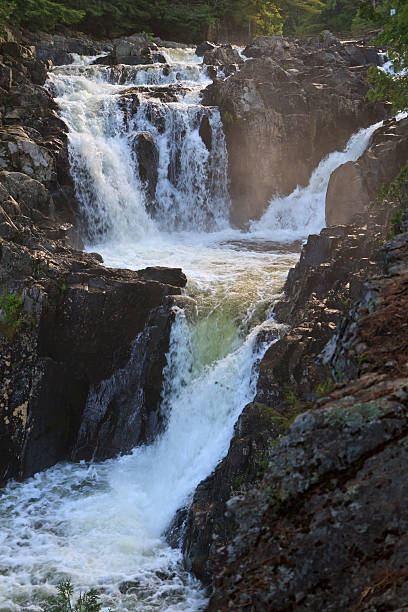 raipds in split rock-wasserfall - adirondack mountains adirondack state park air landscape stock-fotos und bilder