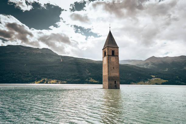 reschensee - lago reschen - north tirol - fotografias e filmes do acervo