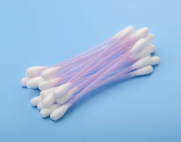 группа ватных тампонов - cotton swab стоковые фото и изображения